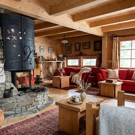 Golden Forest - & Fireplace Villa