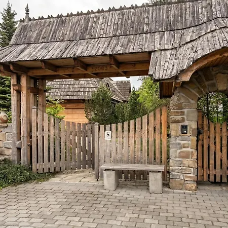 Golden Forest - & Fireplace *