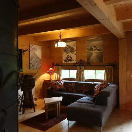 Golden Forest - & Fireplace Villa